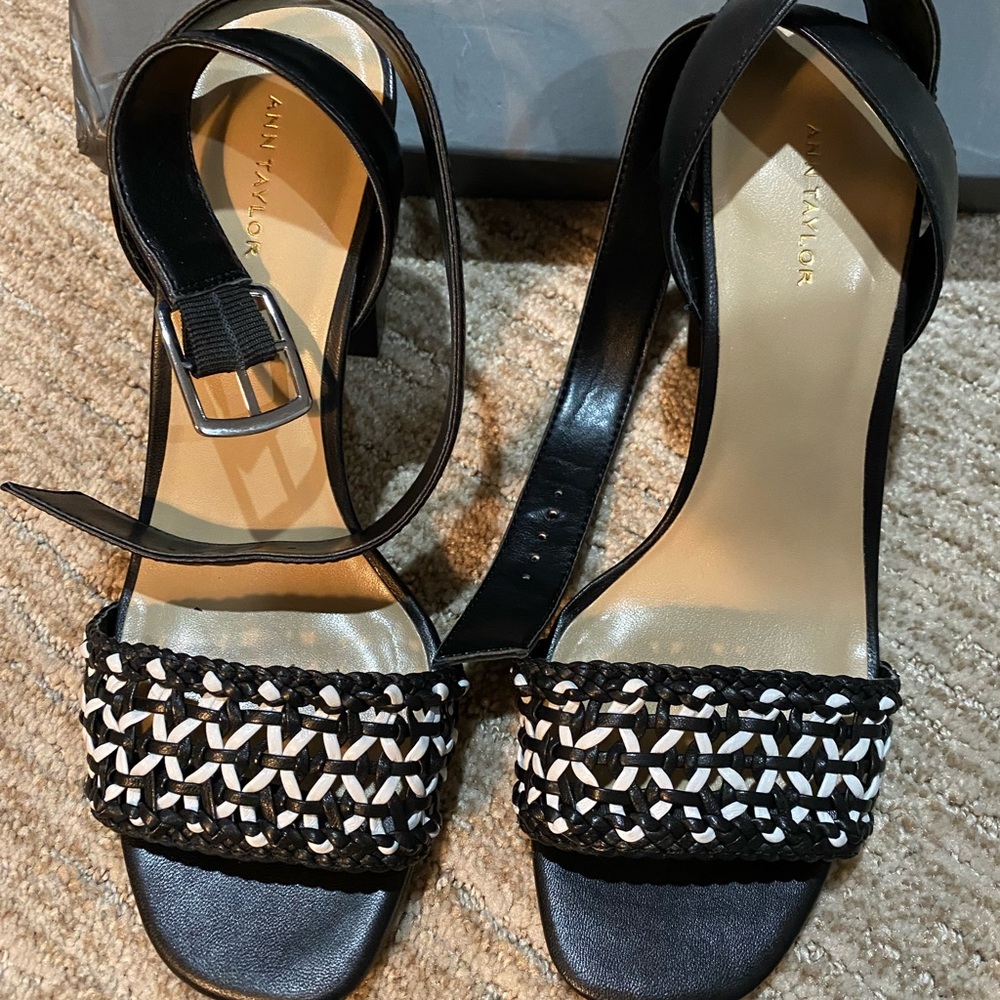 Ann Taylor - Black & White Sandals - Size 7.5